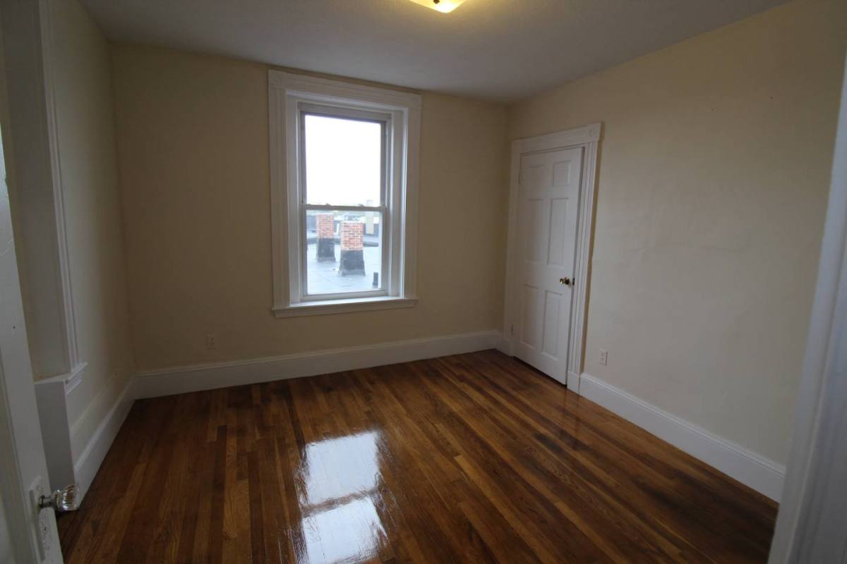 Apartment for rent at 17 Elm St #1, Cambridge, MA 02139