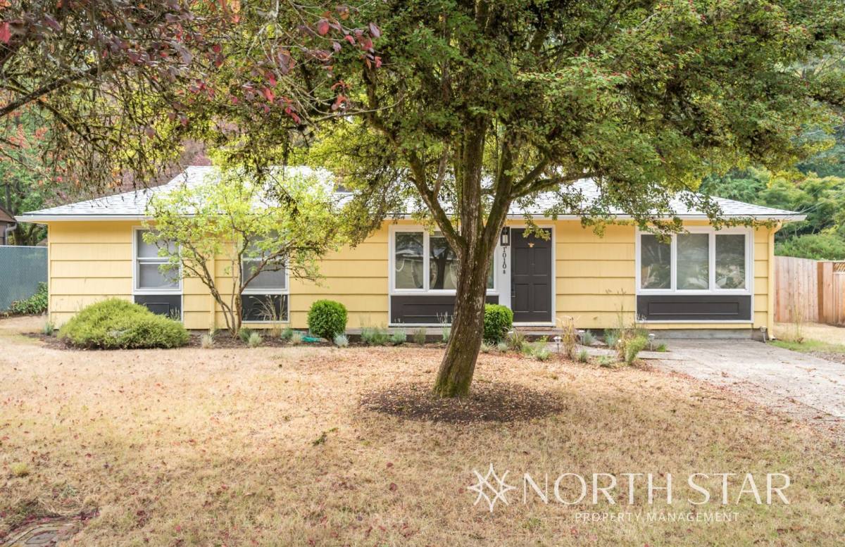 House for rent at 1010 Oak Terrace, Lake Oswego, OR 97034