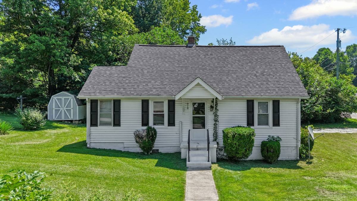House for rent at 818 3rd St, Blackstone, VA 23824