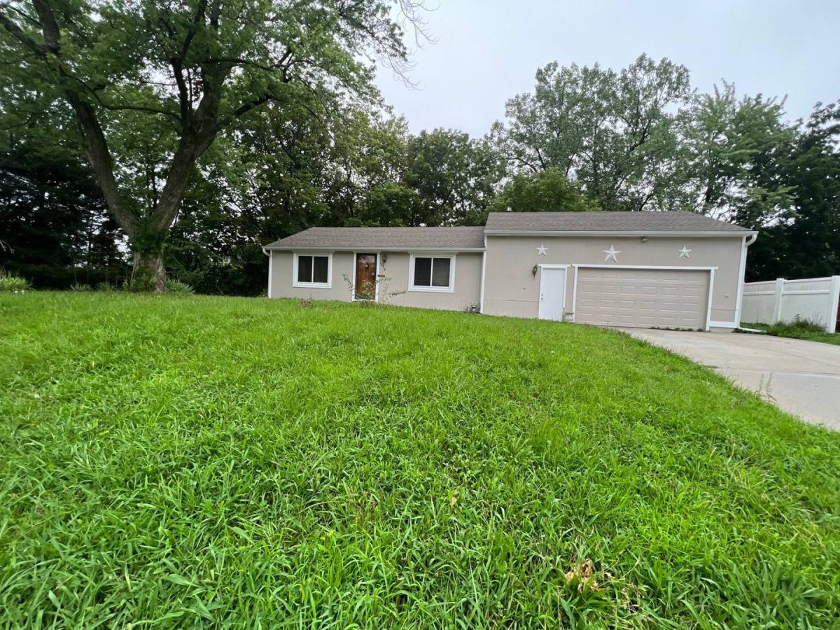 House for rent at 1618 S McCoy St, Independence, MO 64055