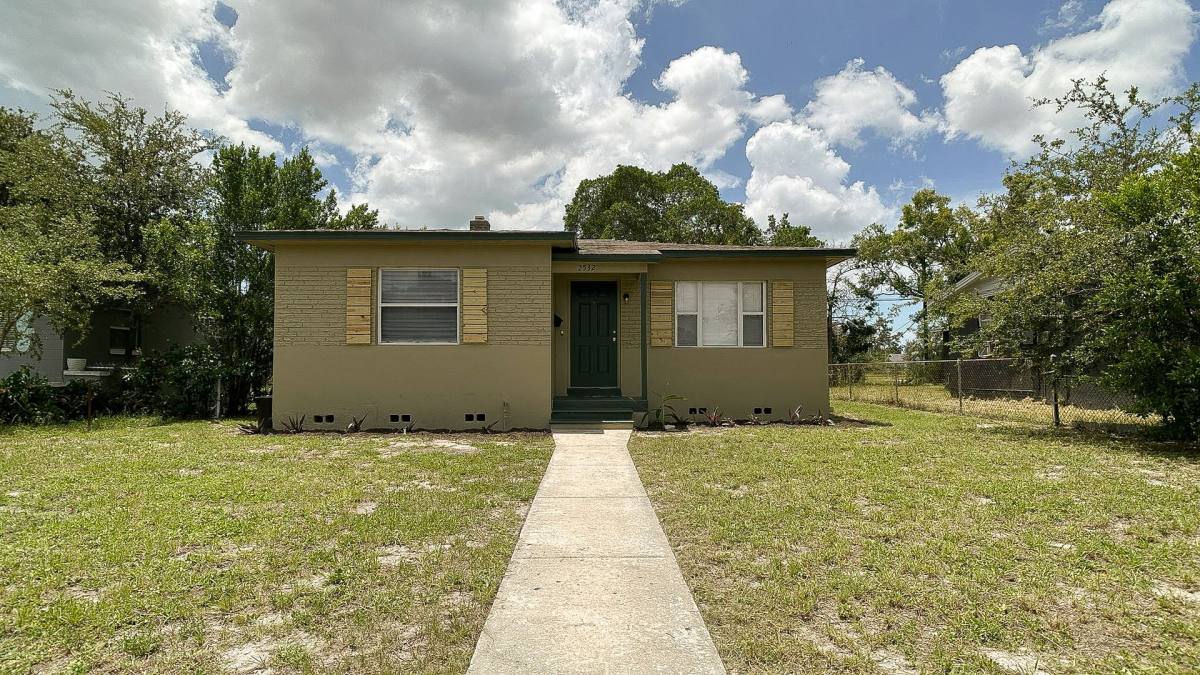 House for rent at 2532 4th Ave S, Saint Petersburg, FL 33712