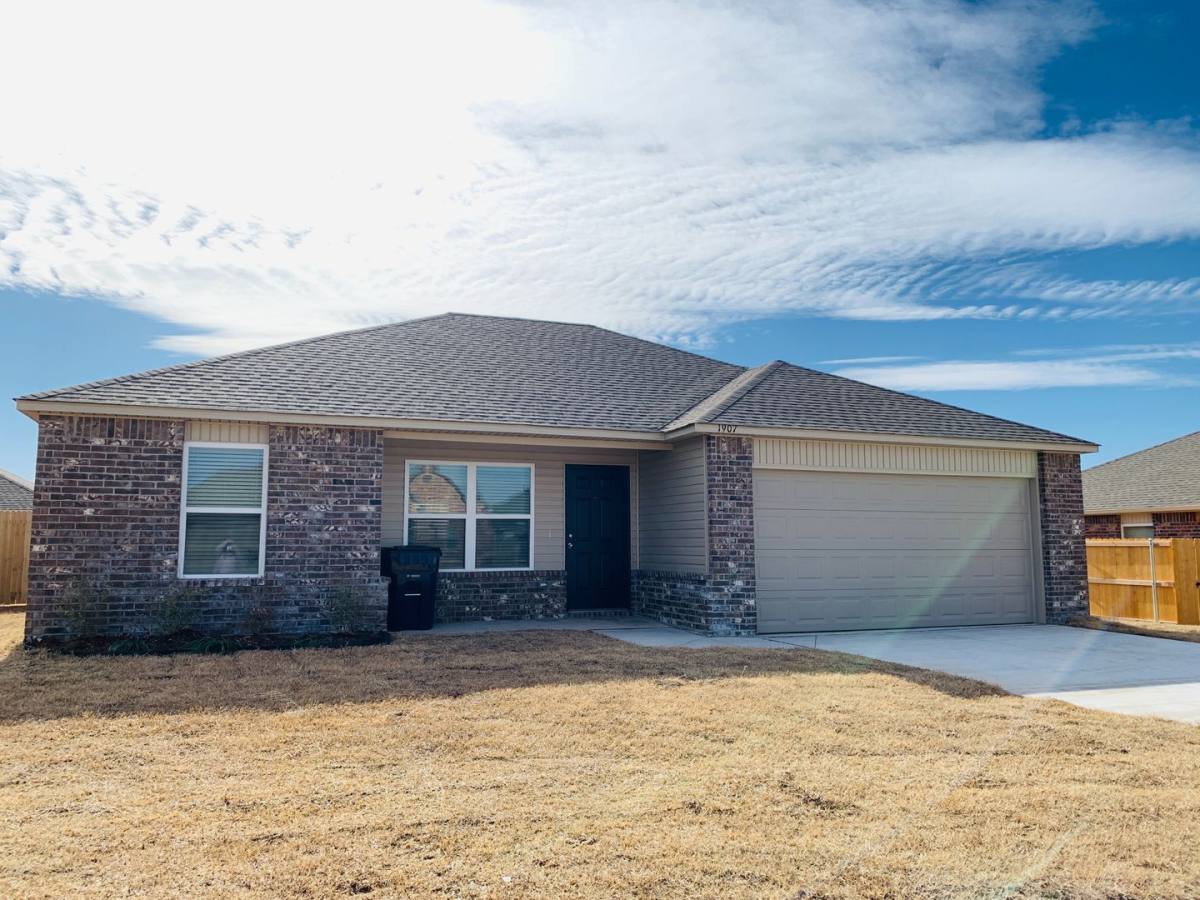 House for rent at 1907 Twisted Oak Court, Shawnee, OK 74804