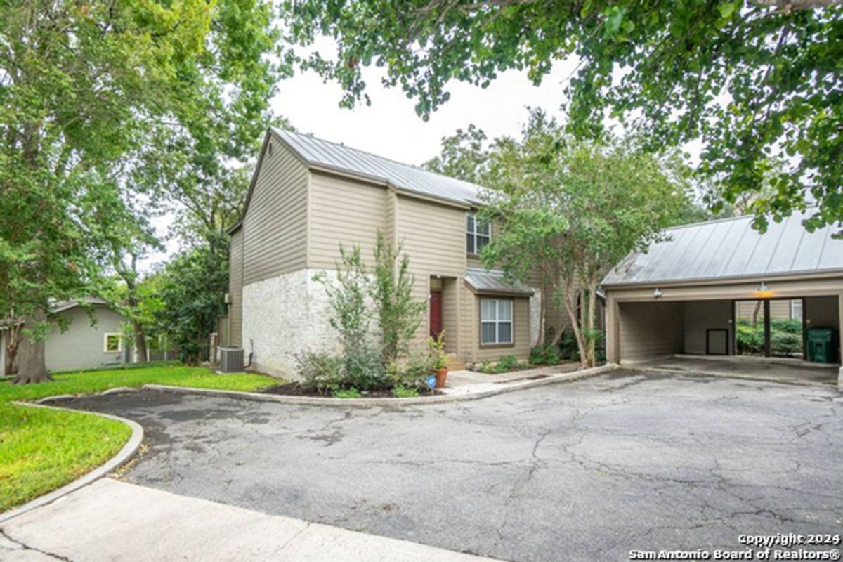 Townhouse for rent at 210 Circle St, San Antonio, TX 78209