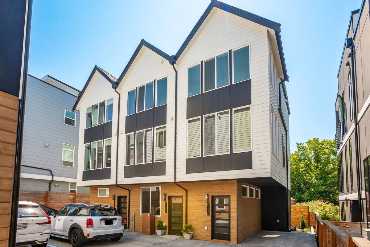 Townhouse for rent at 923C NW 56th, Seattle, WA 98107