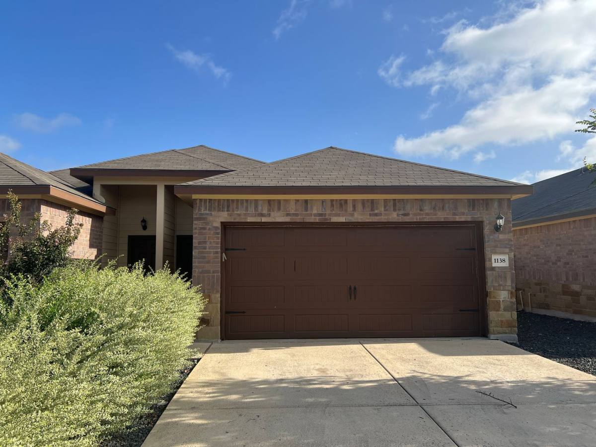 Townhouse for rent at 1138 Stanley Way, Seguin, TX 78155