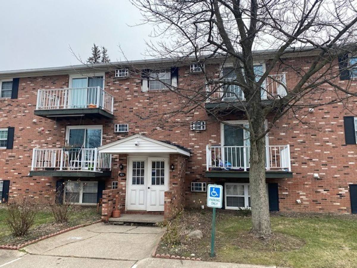 Apartment for rent at 115 Fox Hill Lane, Elyria, OH 44035