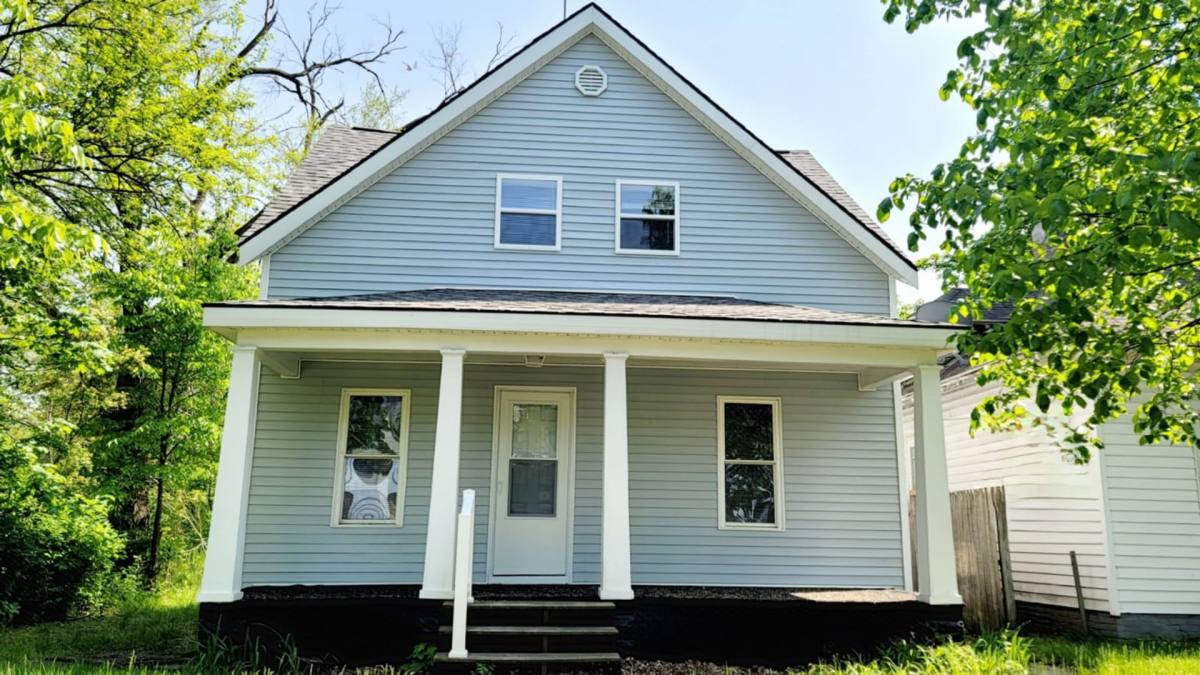 Apartment for rent at 1308 Kinyon St, South Bend, IN 46616