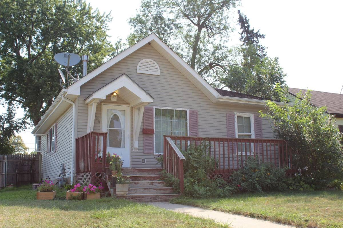 Apartment for rent at 1706 S 10th Ave, Sioux Falls, SD 57105