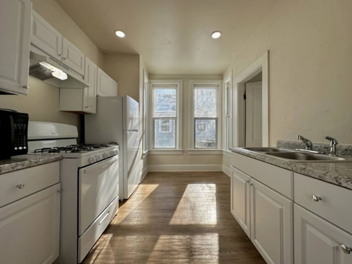 Apartment for rent at 1132 Pine St, Green Bay, WI 54301