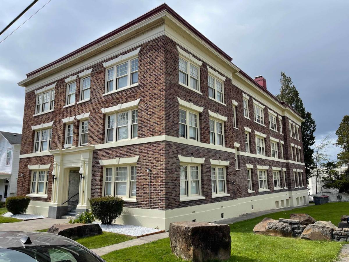 Apartment for rent at 1432 Franklin Ave, Astoria, OR 97103