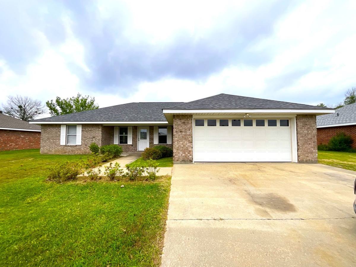House for rent at 1709 Maplewood St, Deridder, LA 70634