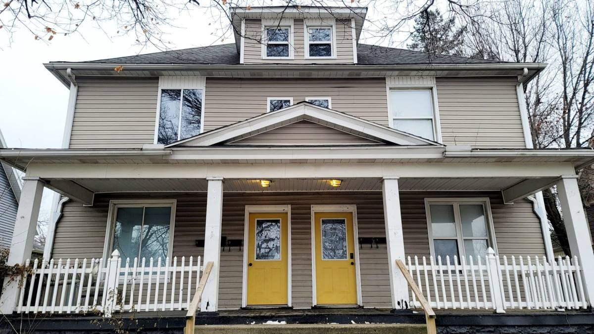 Apartment for rent at 1113 Lincolnway W, Mishawaka, IN 46544