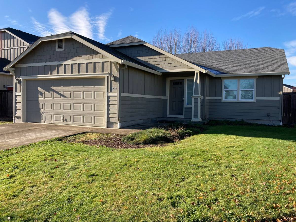 House for rent at 4232 Chartwell St SE, Albany, OR 97322