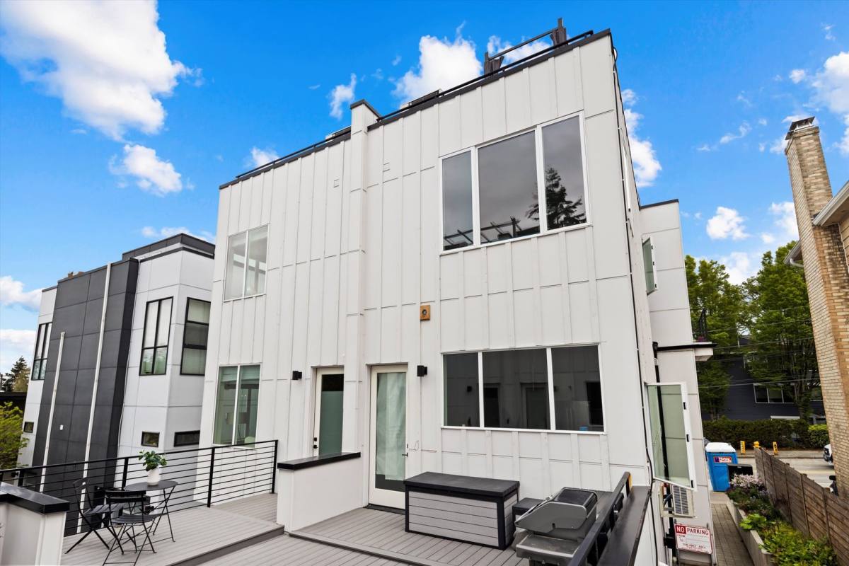 Townhouse for rent at 2337 10th Ave E, Seattle, WA 98102