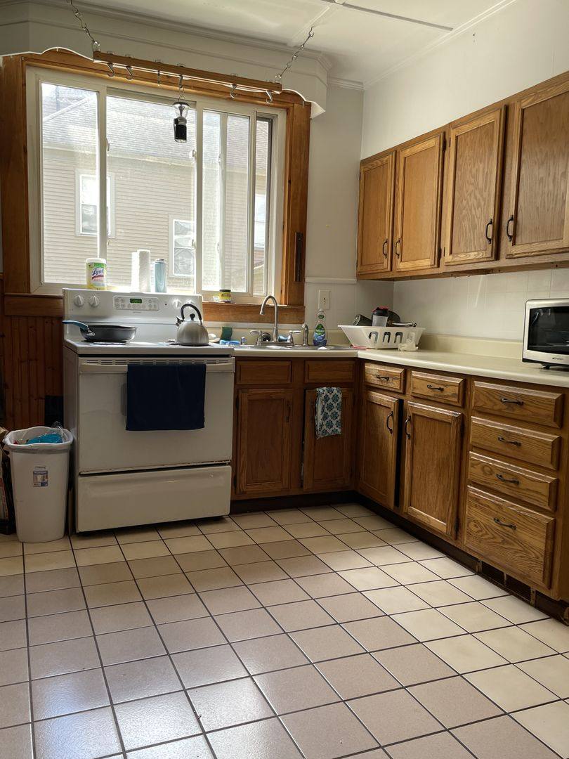 Apartment for rent at 15 Bartlett St, Waterville, ME 04901