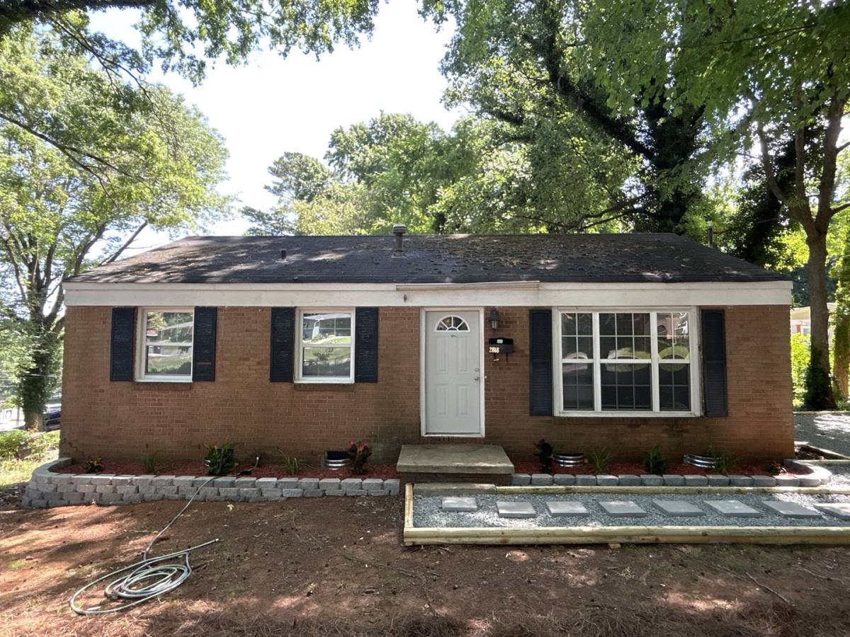 House for rent at 2818 Ravencroft Dr, Charlotte, NC 28208