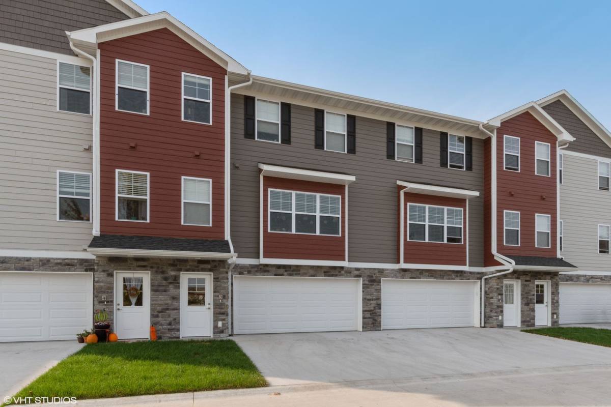 Townhouse for rent at 5267 N River Blvd, Cedar Rapids, IA 52411