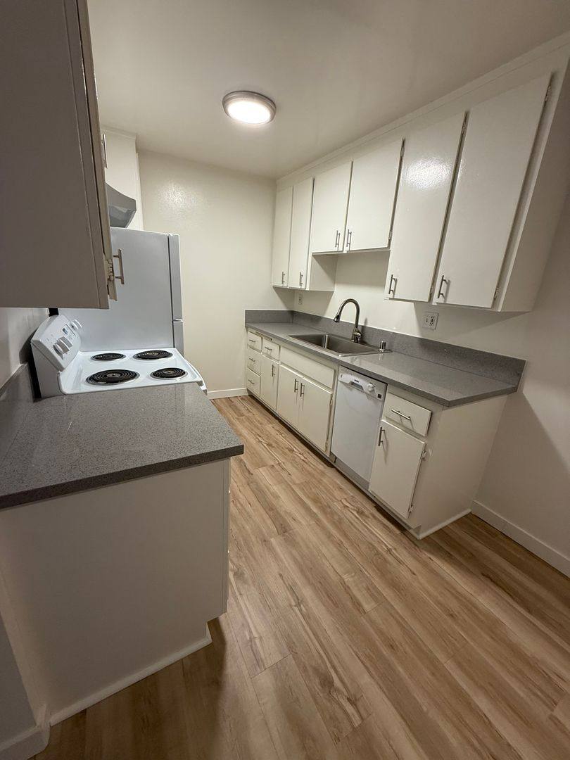 Apartment for rent at 10425 Irene St, Los Angeles, CA 90034
