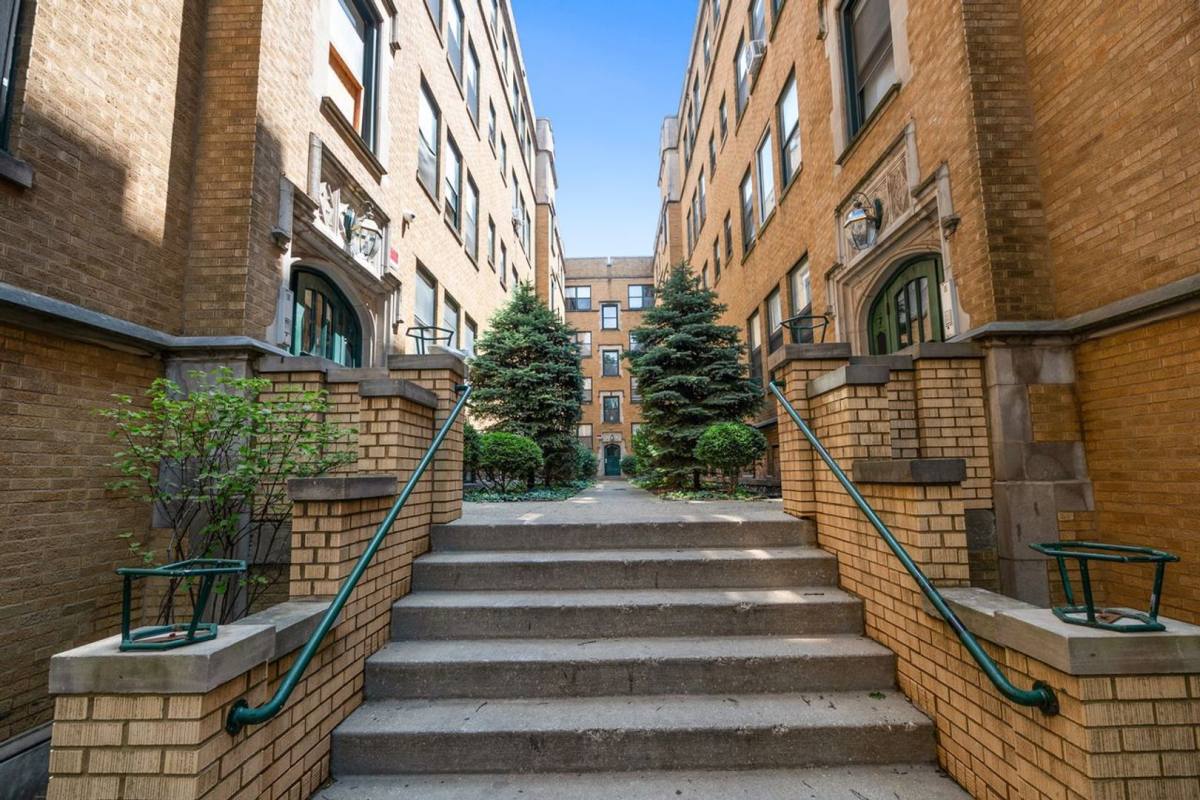House for rent at 7203 S Yates Blvd #4B, Chicago, IL 60649