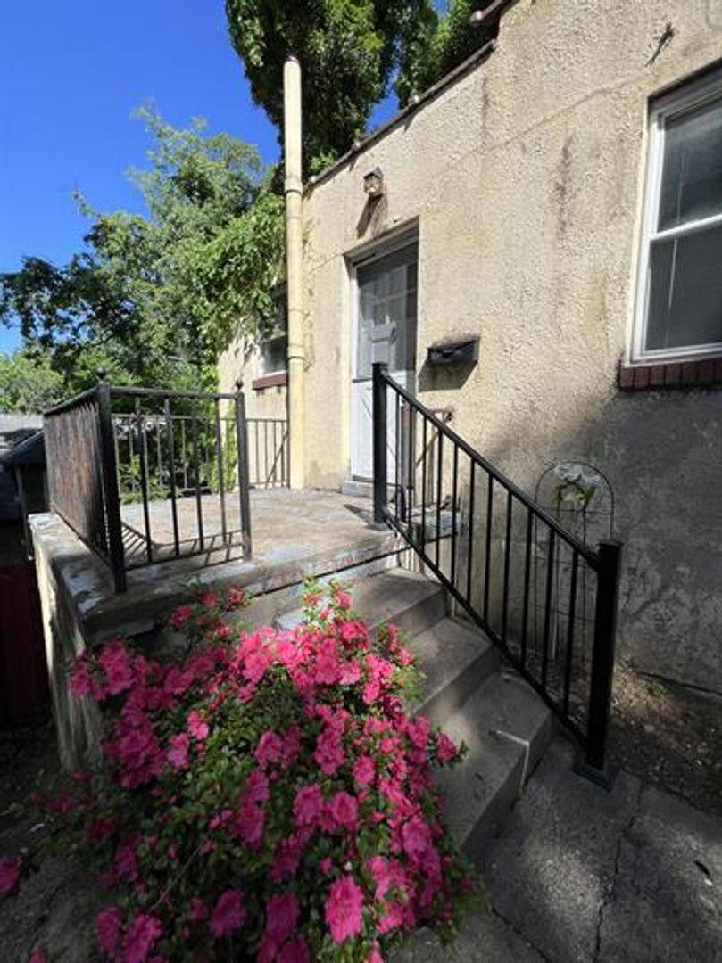 Apartment for rent at 112 1 2 Shepherd Ave, South Charleston, WV 25303
