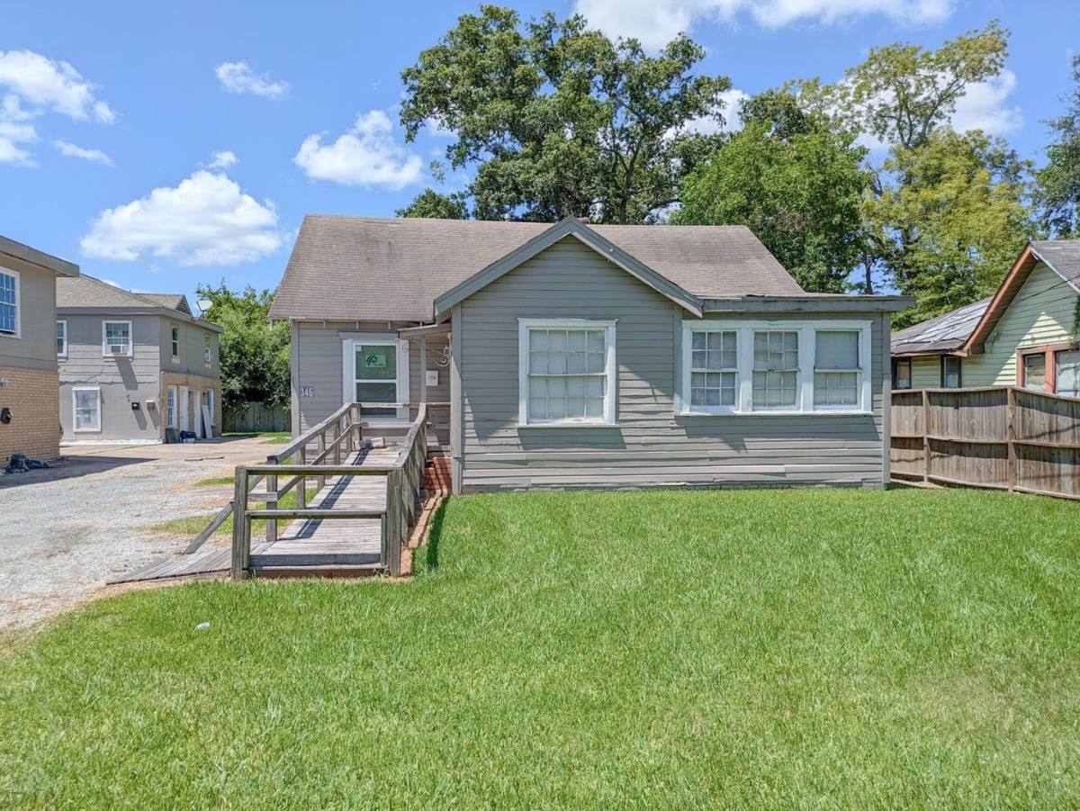House for rent at 345 Alabama St, Beaumont, TX 77705