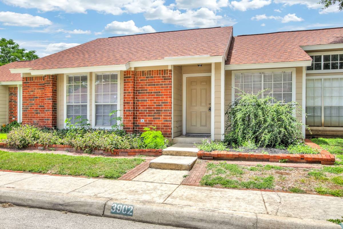 Condo for rent at 9140 Timber Path, San Antonio, TX 78250