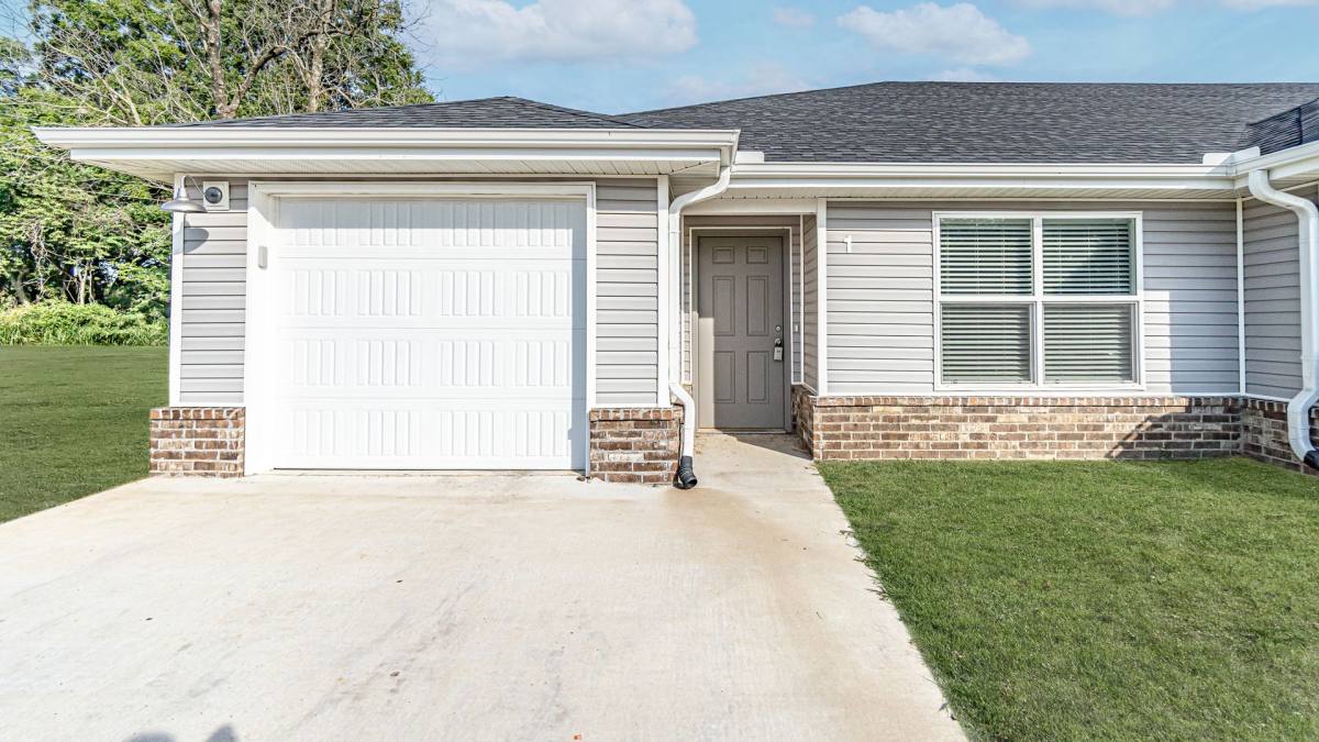 Apartment for rent at 640 Hidden Springs, Decatur, AR 72722