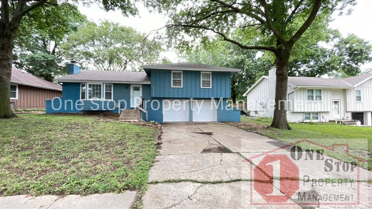 House for rent at 1312 SW Highland Dr, Lees Summit, MO 64081