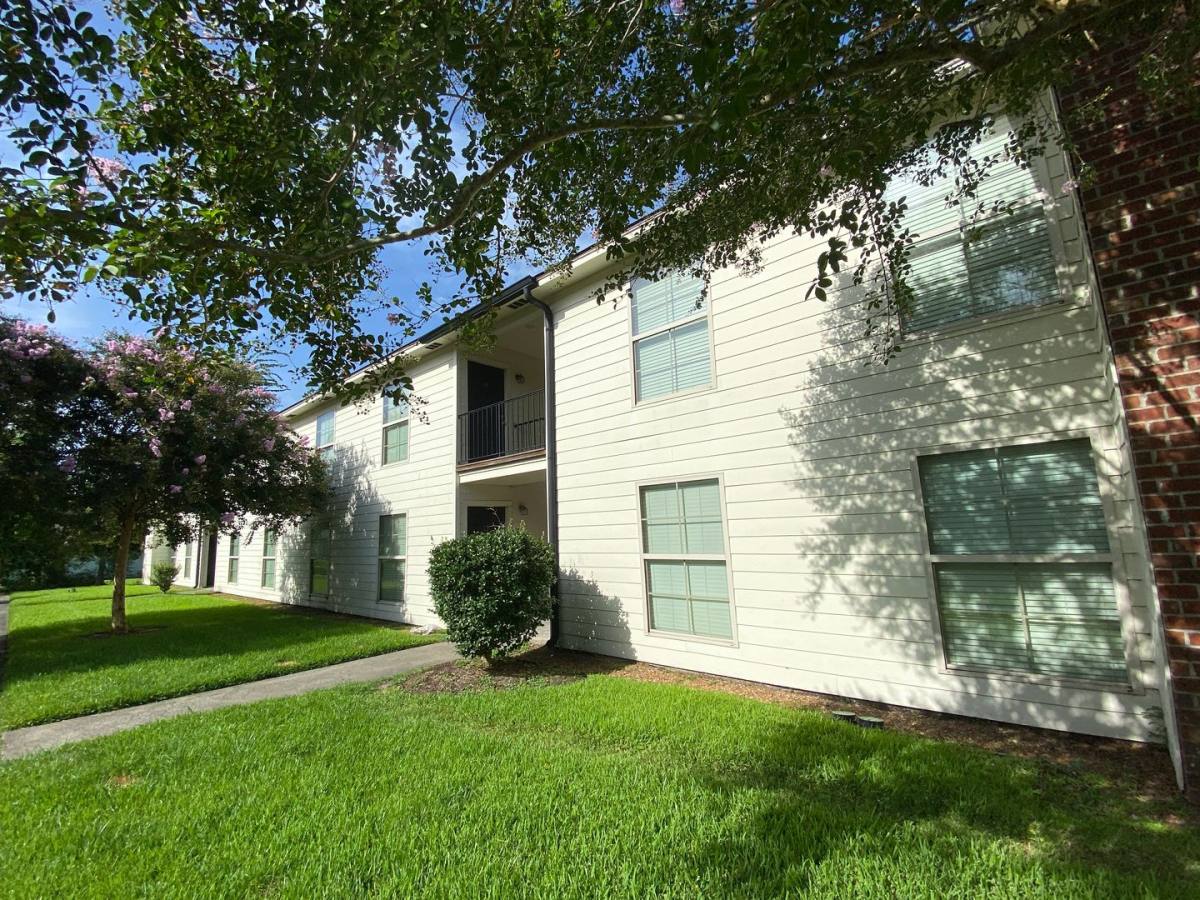 Apartment for rent at 127 E St, Lake Charles, LA 70601