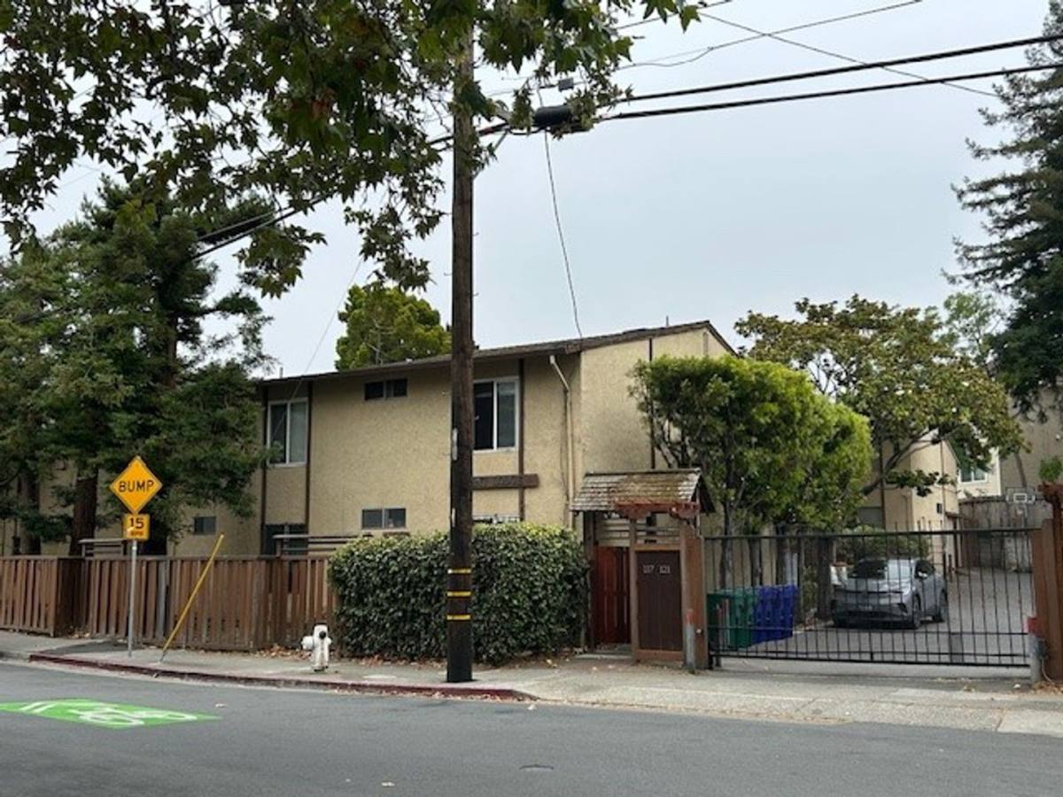 Apartment for rent at 117 Tewksbury Ave, Richmond, CA 94801