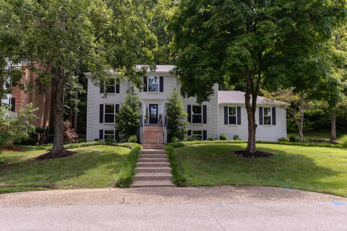 House for rent at 1907 Charbdin Place, Louisville, KY 40207