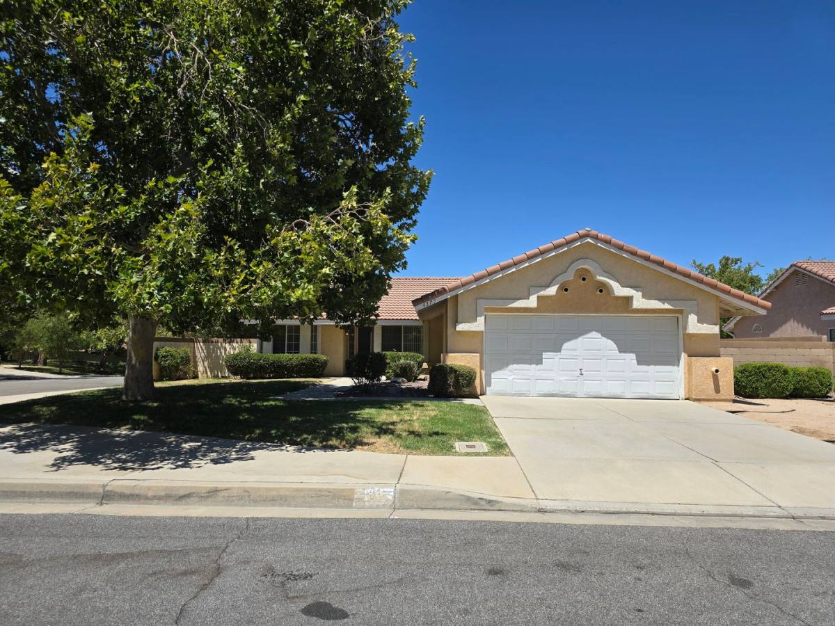 House for rent at 4375 Portola Dr, Palmdale, CA 93551