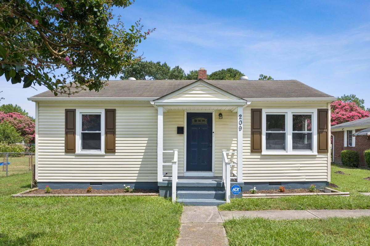 House for rent at 209 Woodstock St, Portsmouth, VA 23701