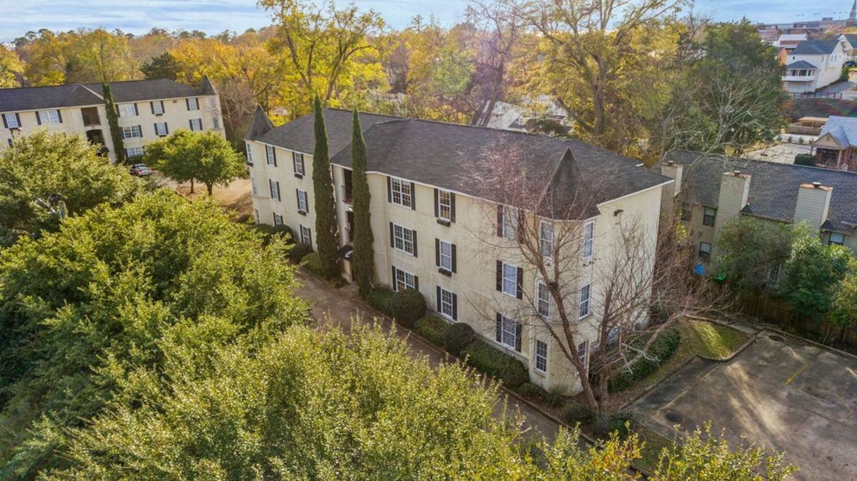 Apartment for rent at 420 E Magnolia Ave, Auburn, AL 36830