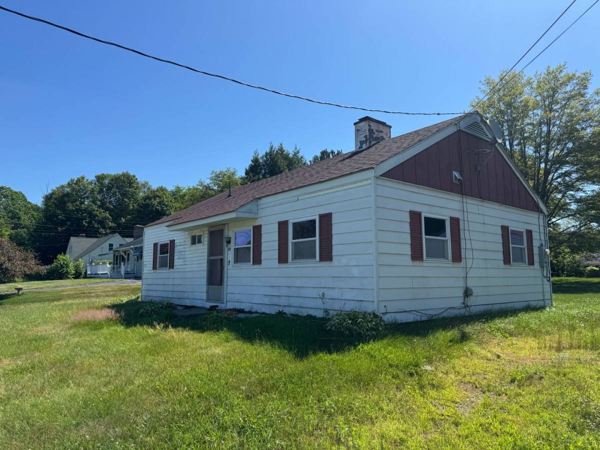 House for rent at 10 Batchelder Ave, West Lebanon, NH 03784