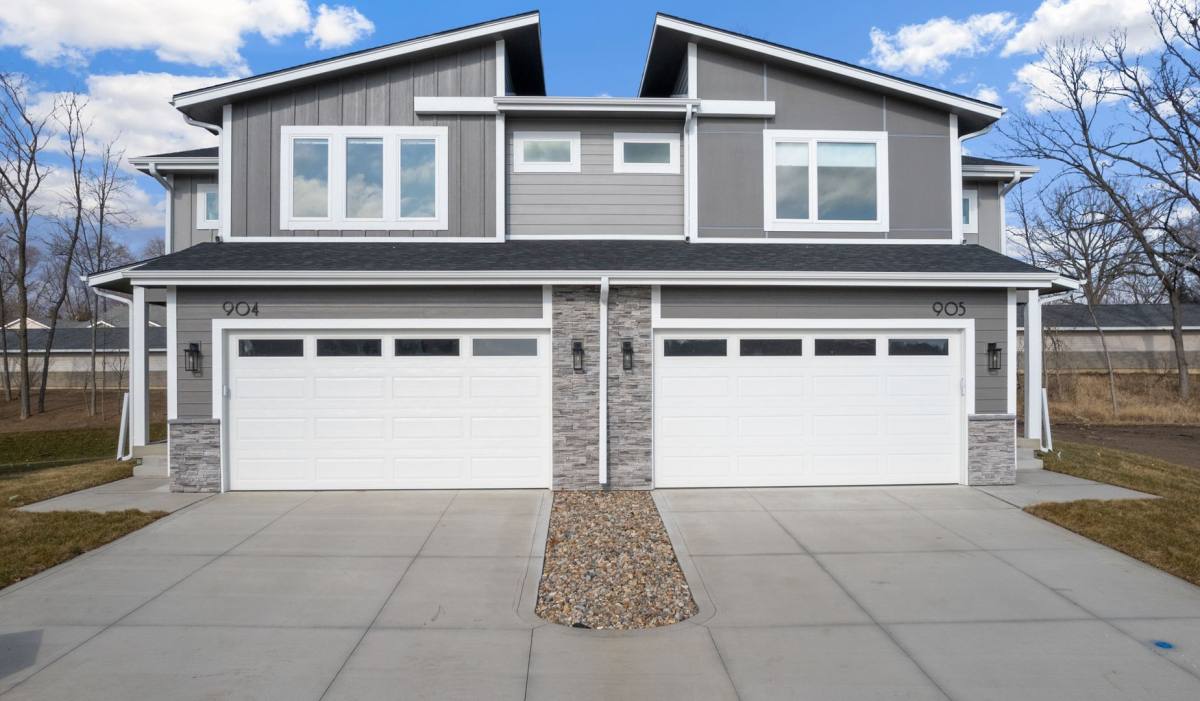 Townhouse for rent at 930 Lincoln Way, Polk City, IA 50226