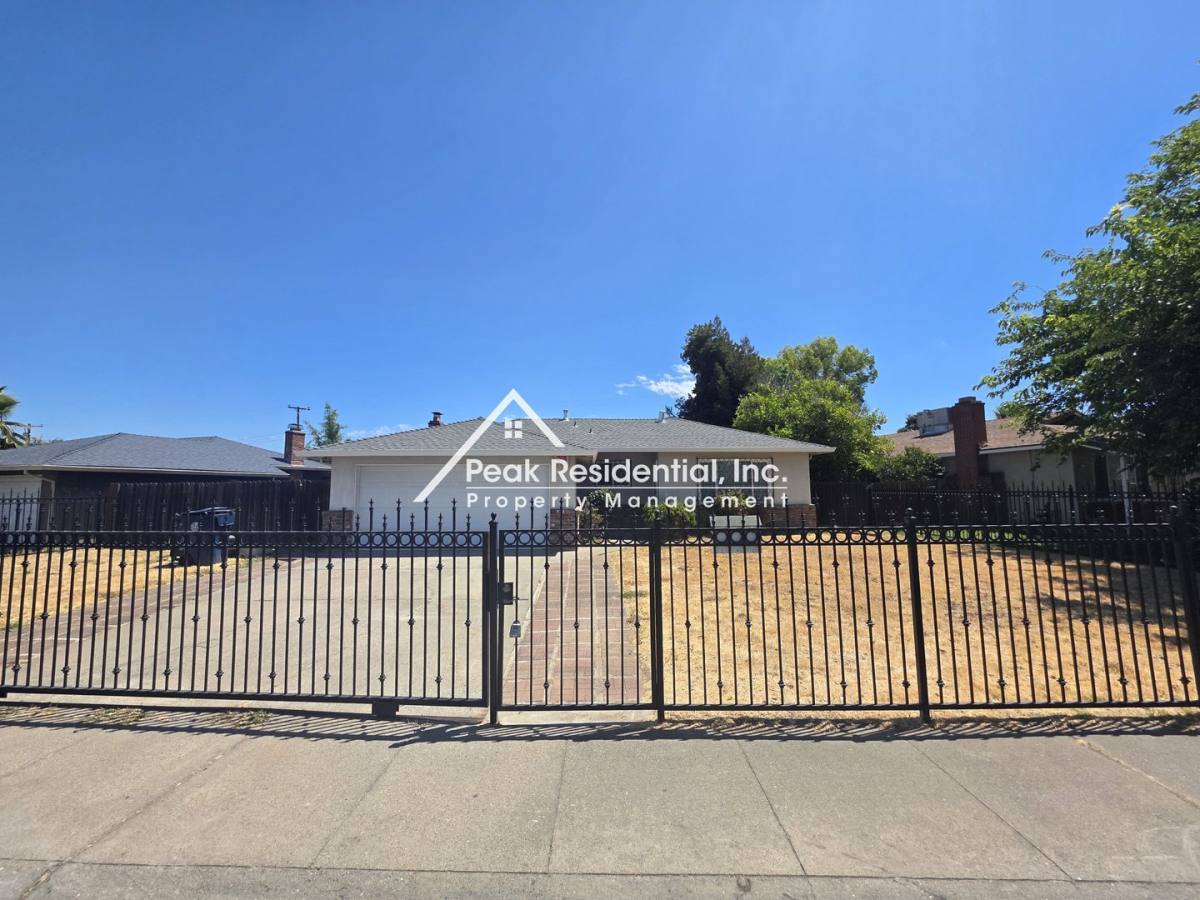 House for rent at 7555 Tamoshanter Way, Sacramento, CA 95822