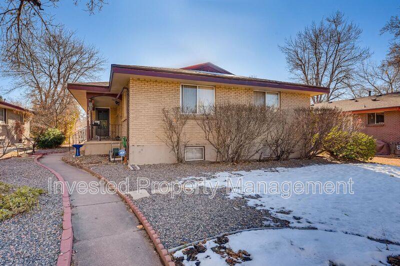 Apartment for rent at 1142 W Ida Ave #B, Littleton, CO 80120