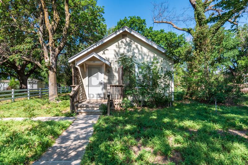 House for rent at 217 S Kansas St, Haven, KS 67543