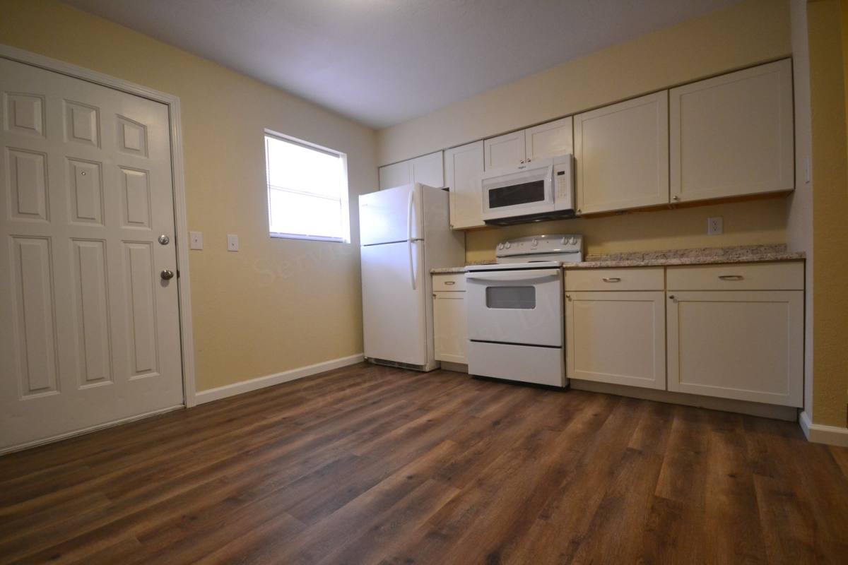 Apartment for rent at 906 S Pike, Bolivar, MO 65613