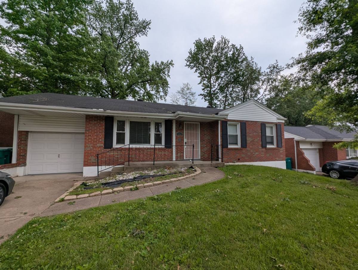 House for rent at 9212 Longridge Dr, Saint Louis, MO 63137