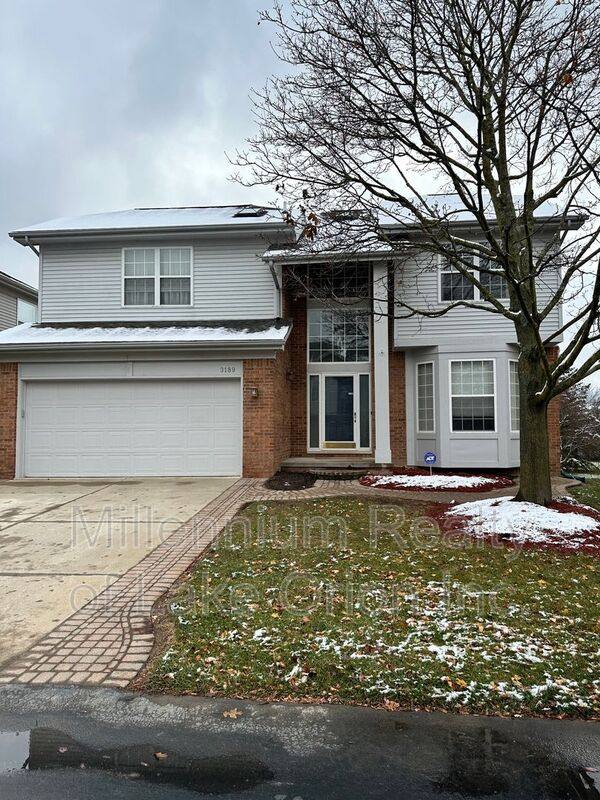 House for rent at 3189 Silverbrook Dr, Rochester, MI 48306