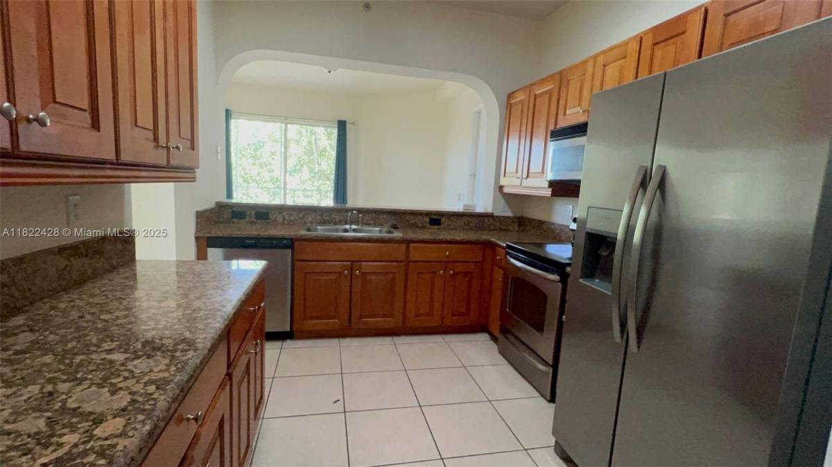 Apartment for rent at 3500 Oaks Clubhouse Dr, Pompano Beach, FL 33069