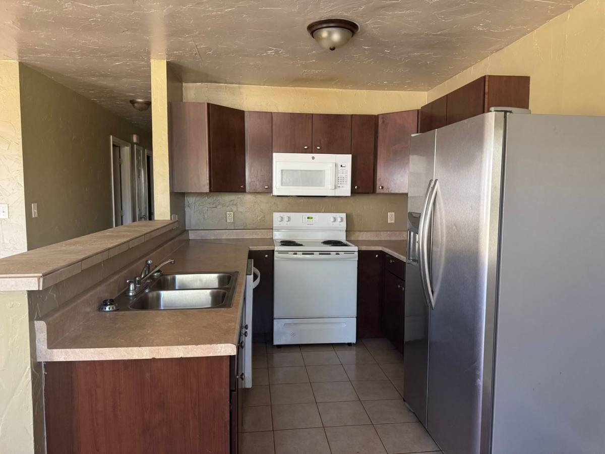 Townhouse for rent at 570 W Sterling Price, Tatum, TX 75691