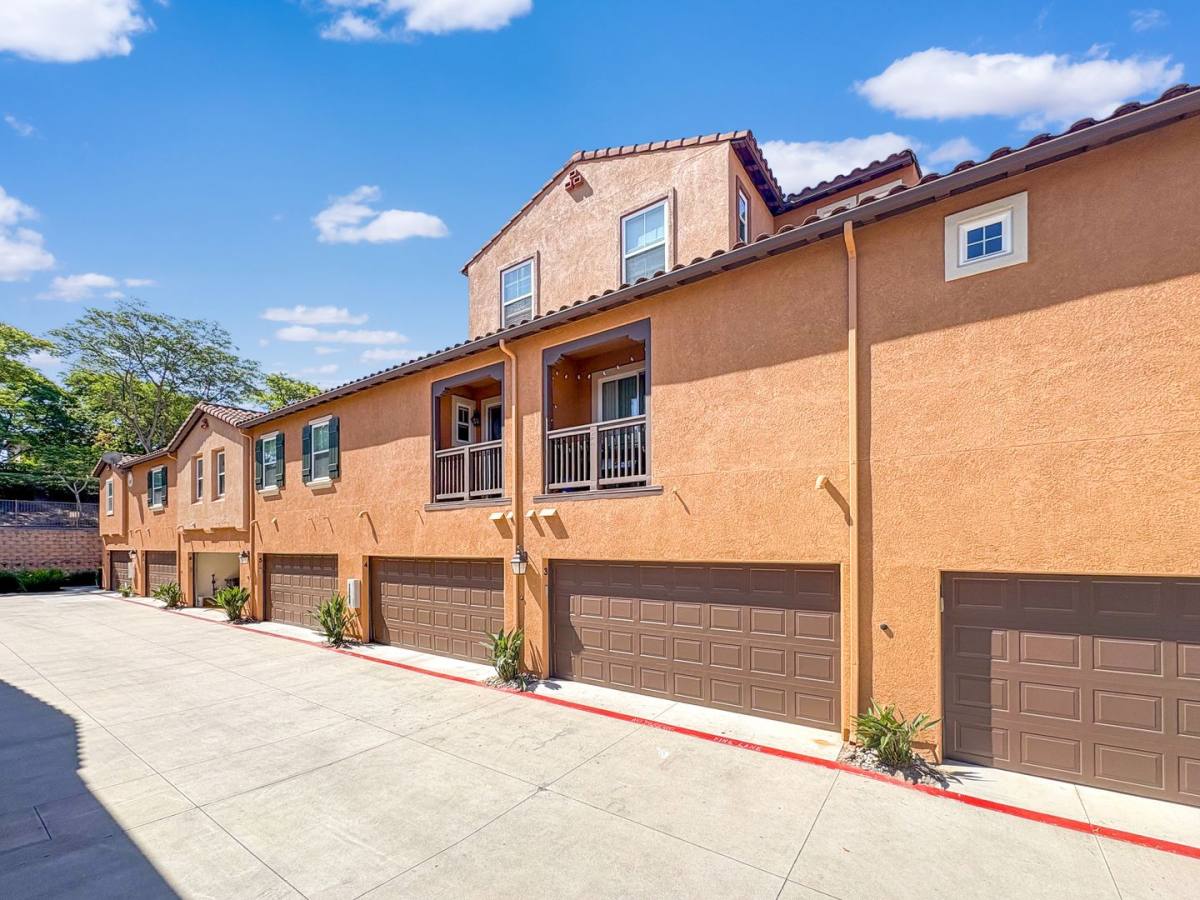 Townhouse for rent at 10535 Camino Bello Mar, San Diego, CA 92127