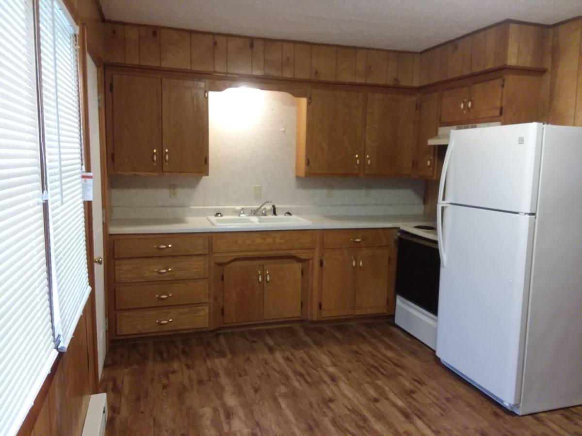 Apartment for rent at 912-918 S Lillian St, Bolivar, MO 65613