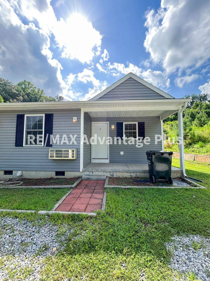 1017 N Main St, Farmville, VA 23901
