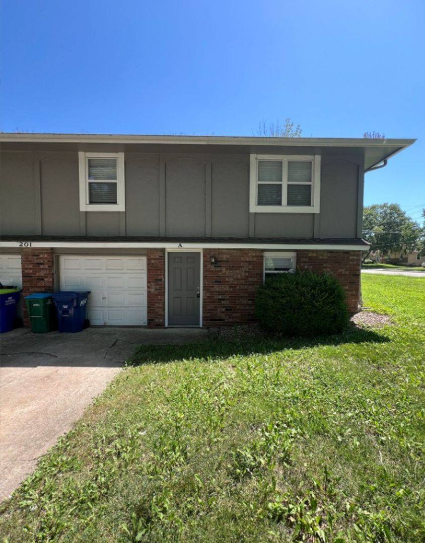 House for rent at 201 NE Westwind Dr, Lees Summit, MO 64086