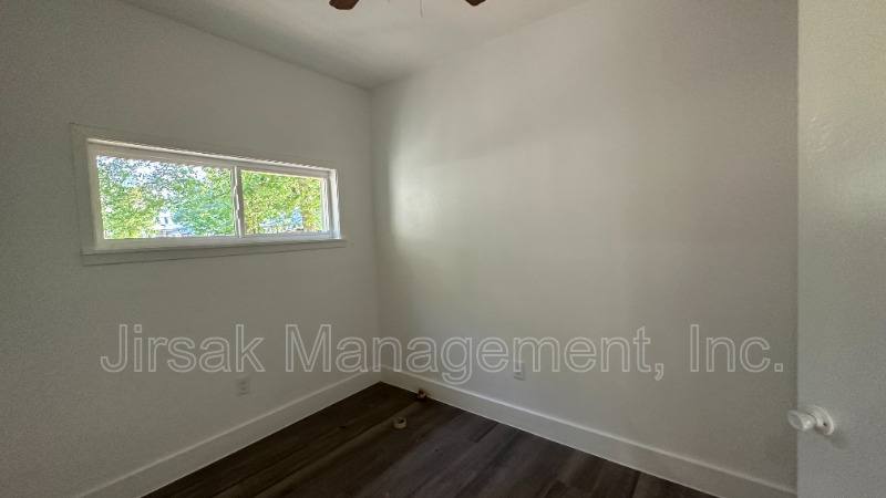 Apartment for rent at 102 7th St SW #1, Paris, TX 75460