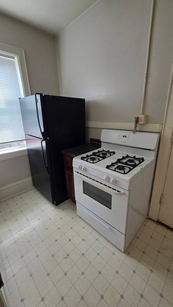Townhouse for rent at 2118 Dupont Ave S, Minneapolis, MN 55405